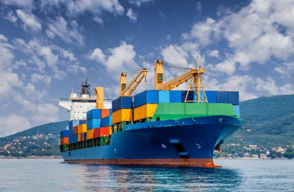 深圳國際貨運業的迅猛發展，歸因于深圳優越的位置和完善的物流網絡