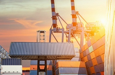 深圳貨運公司正以科技為翼，綠色為舵，在物流行業的藍海中破浪前行