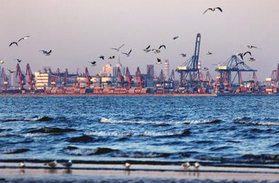 天津海運(yùn)來(lái)跟大家說(shuō)一說(shuō)集裝箱海運(yùn)拉進(jìn)在我國(guó)與全球的間距