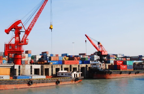 美國作為全球大的經濟體之一，其海運業已成為連接世界的橋梁