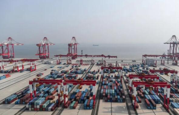 在國際貿易的大舞臺上，貨代公司扮演著多重角色